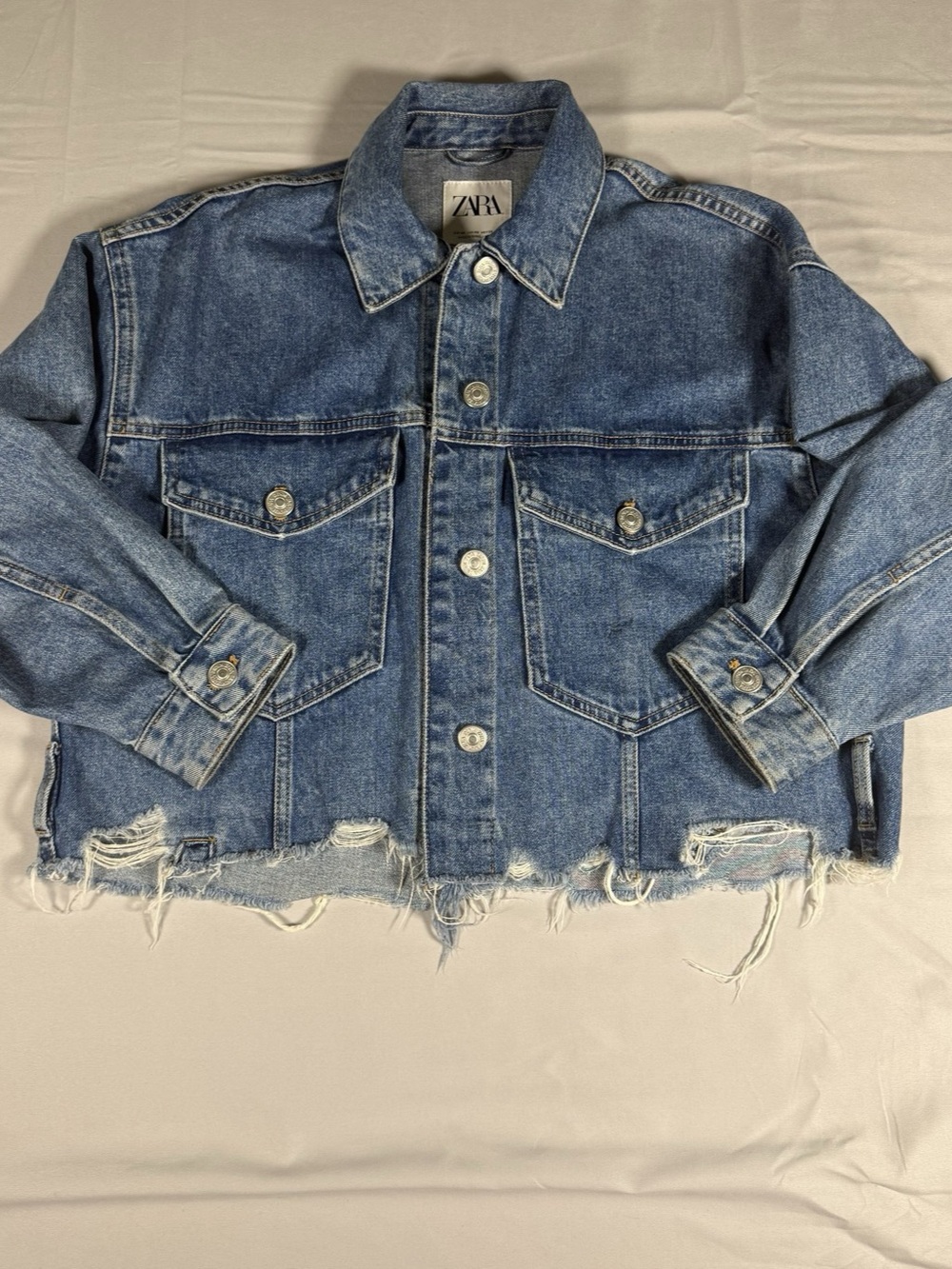 Zara Cropped Raw Hem Denim Jacket Cropped Denim Jean Jacket in Blue
